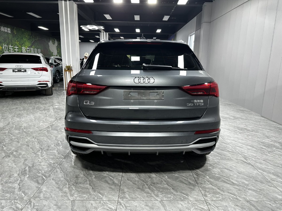 Audi Q3 2022 car image #8