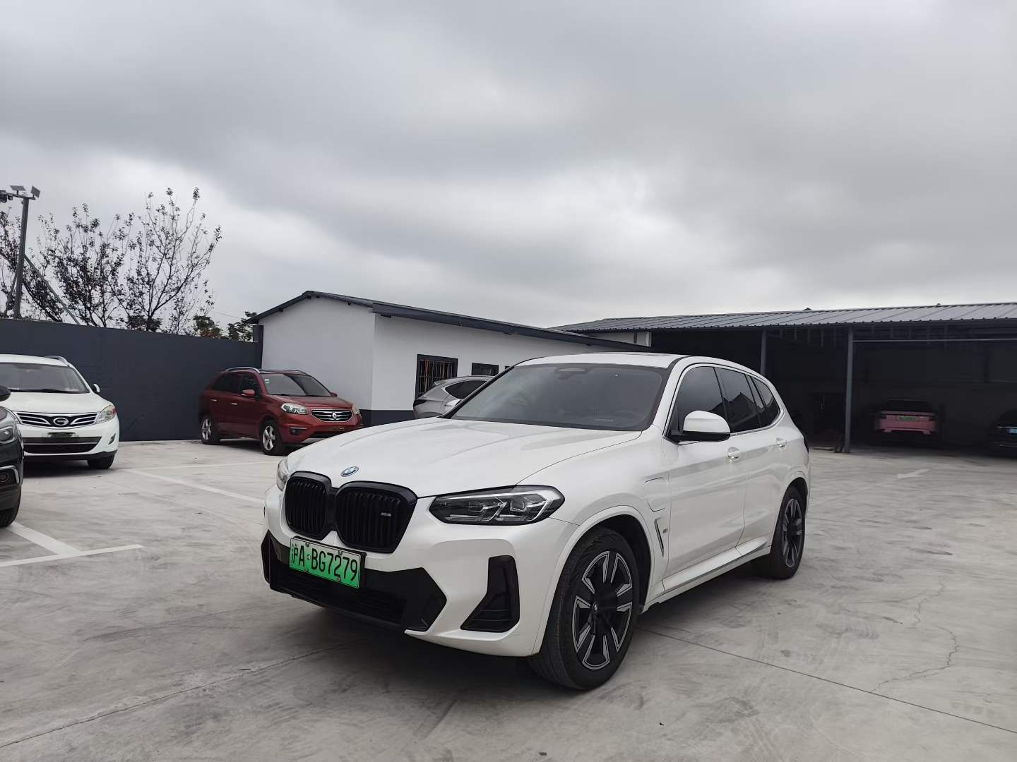 BMW iX3 2023 BMW iX3 2023 car image