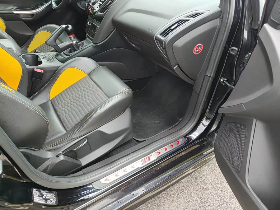 Ford Focus (Imported) 2014 car image #39