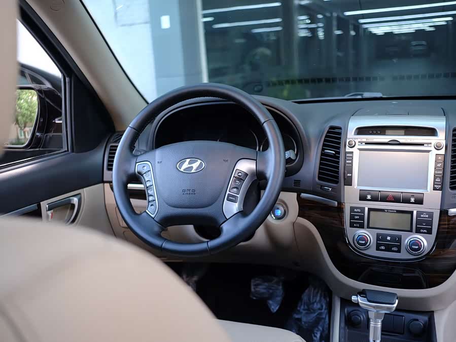 Hyundai Santa Fe Classic 2011 car image #39