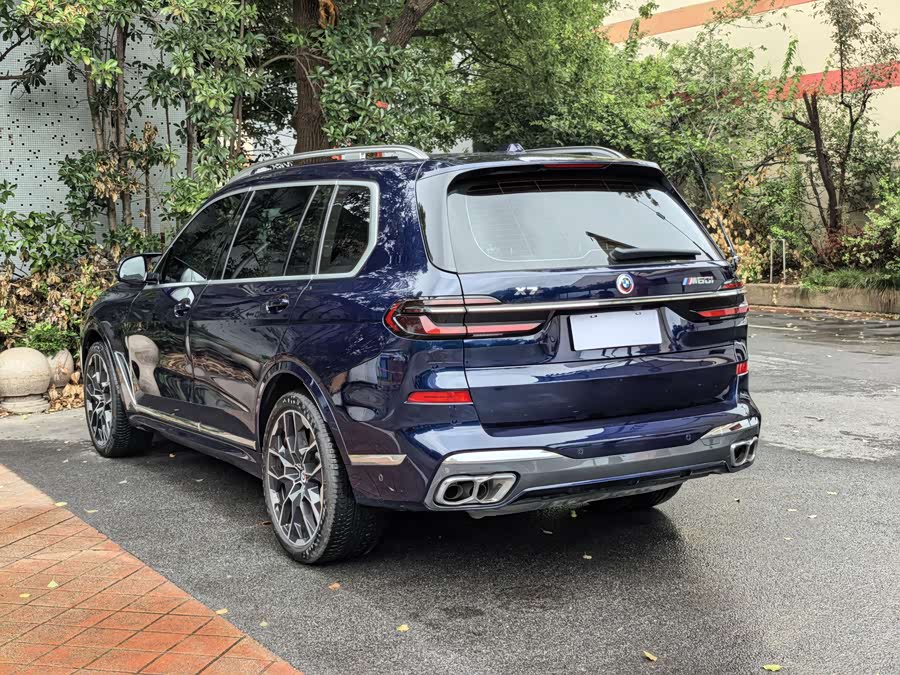 BMW X7 M60i 2023 #39 BMW X7 M60i 2023 car image #39