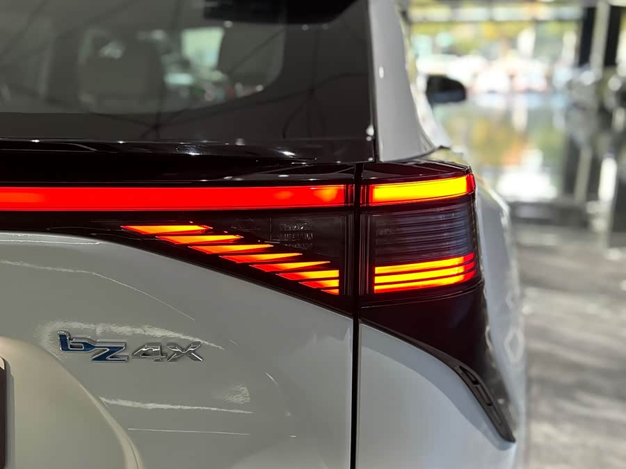 Toyota bZ4X 2022 immagine di auto #39