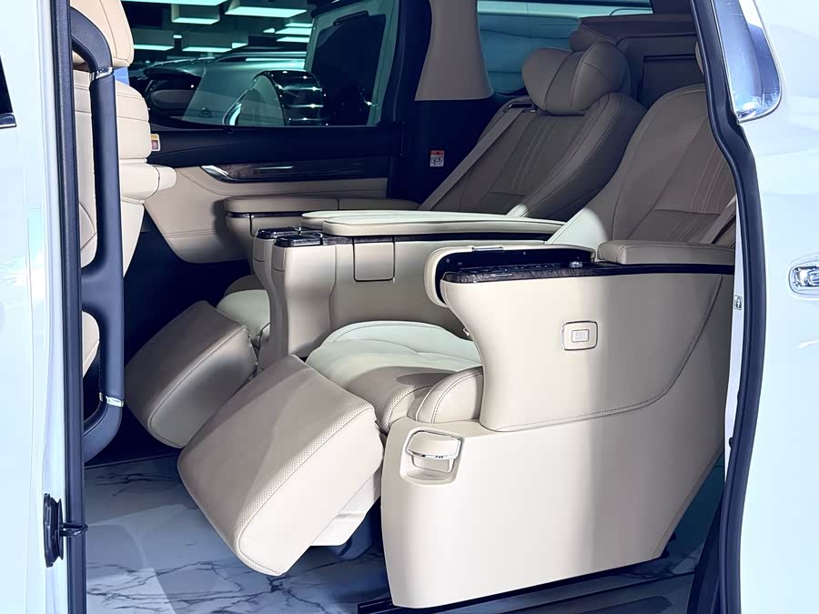 Toyota Vellfire 2023 car image #39
