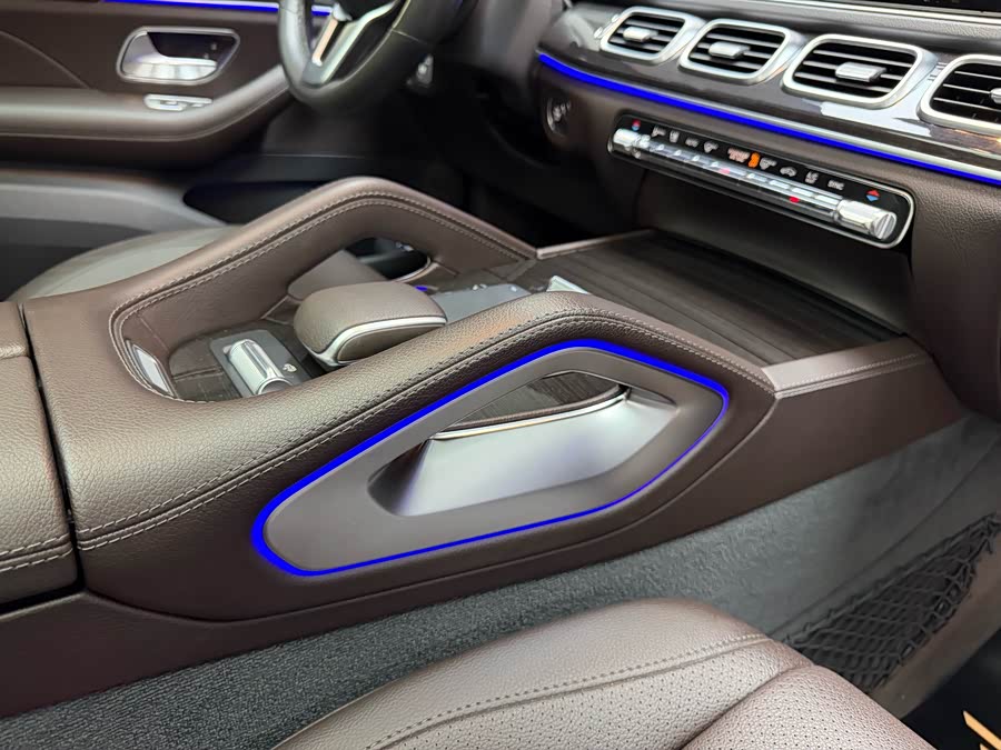 Mercedes-Benz GLE Class 2020 car image #39