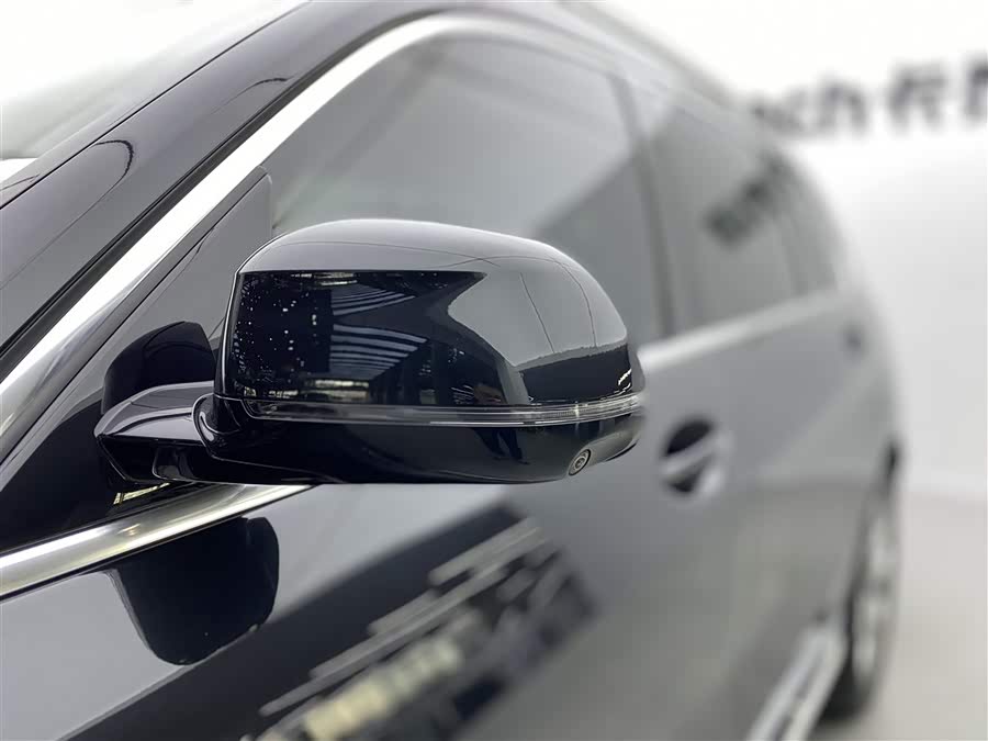 BMW X7 2021 car image #39