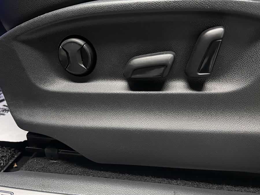 Volkswagen Tiguan L 2022 car image #39