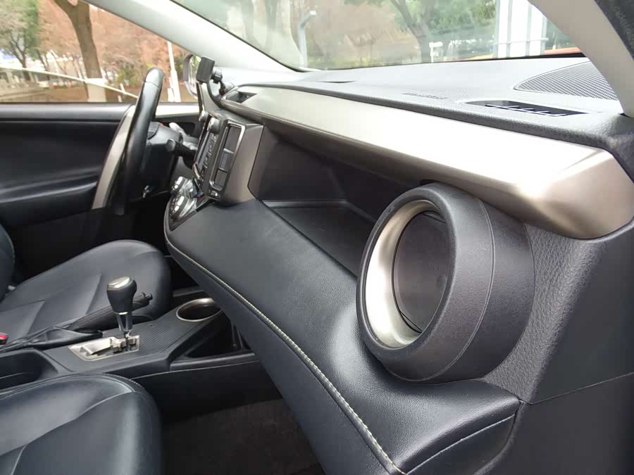 Toyota RAV4 2015 car image #39