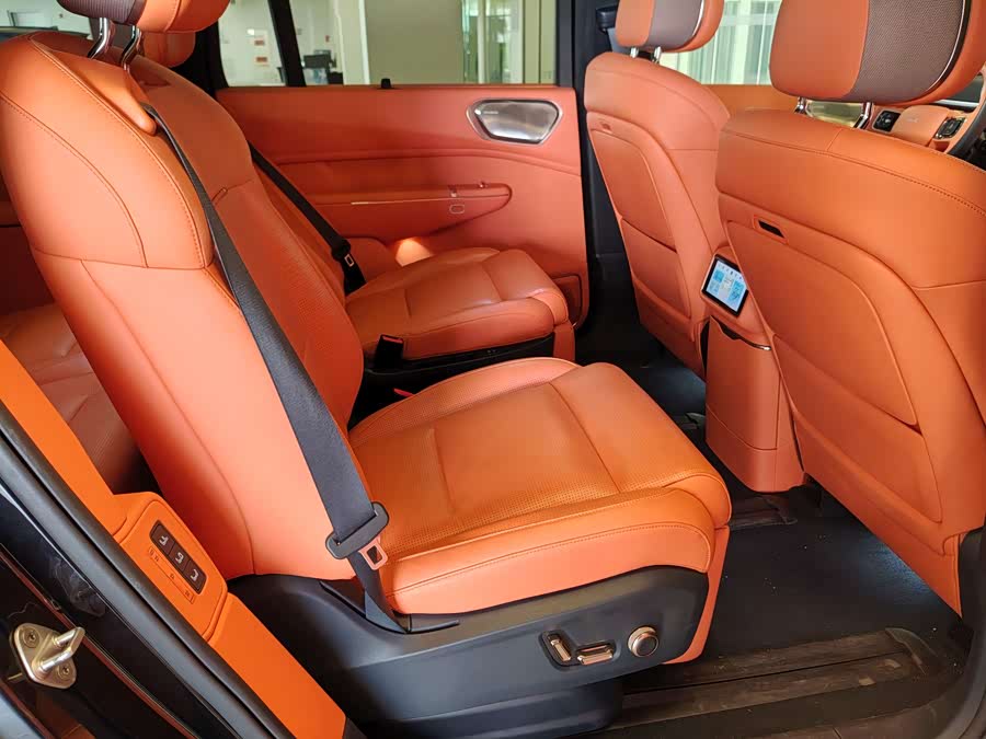 Lynk & Co 900 2025 car image #39