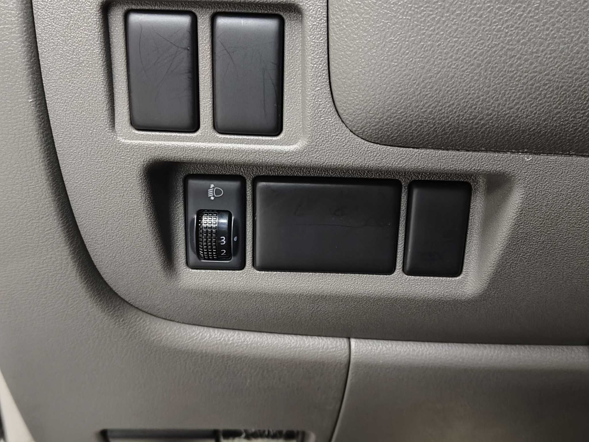 Nissan Sunny 2016 #39 Nissan Sunny 2016 car image #39