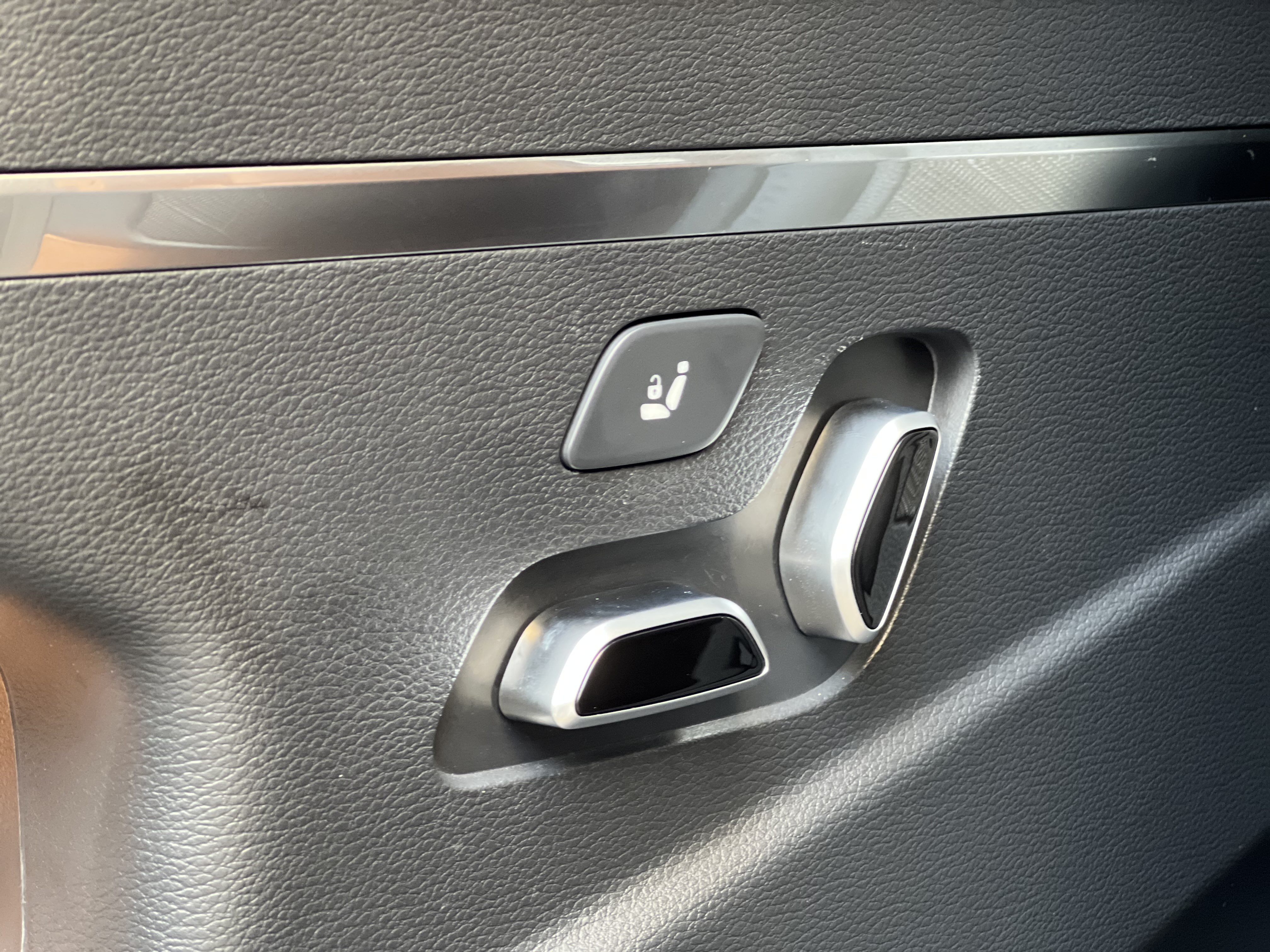 HongQi HQ9 PHEV 2024 #39 HongQi HQ9 PHEV 2024 car image #39