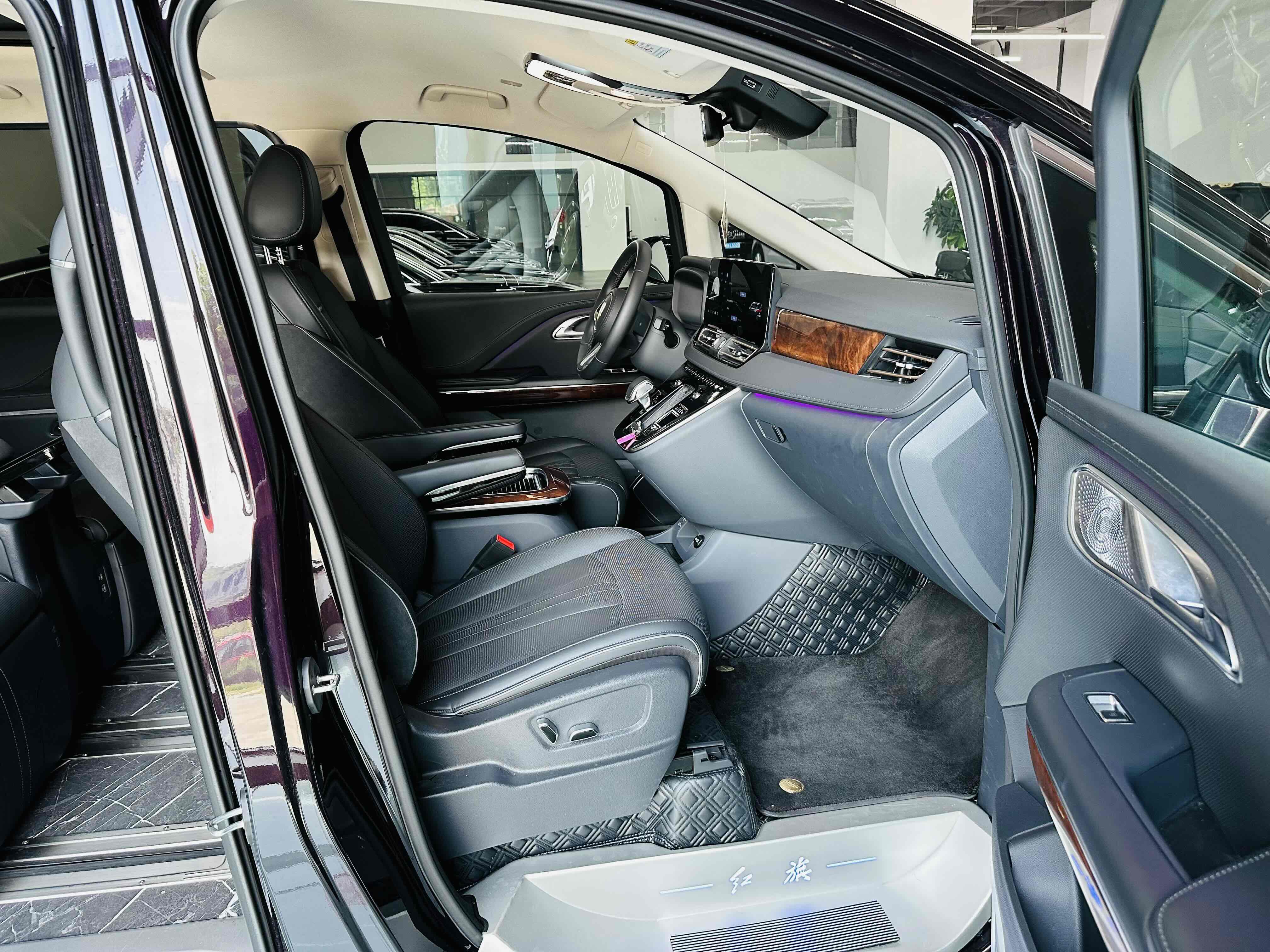 HongQi HQ9 PHEV 2024 #39 HongQi HQ9 PHEV 2024 car image #39