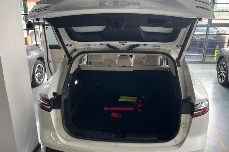 Roewe D5X DMH 2025 imagem de carro #39