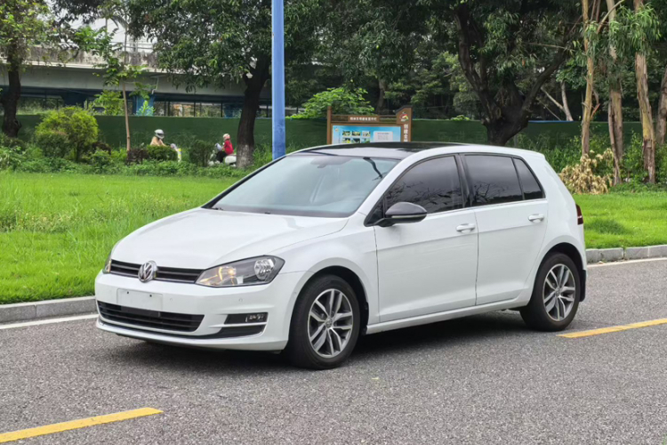 Volkswagen Golf 2017 car image #2