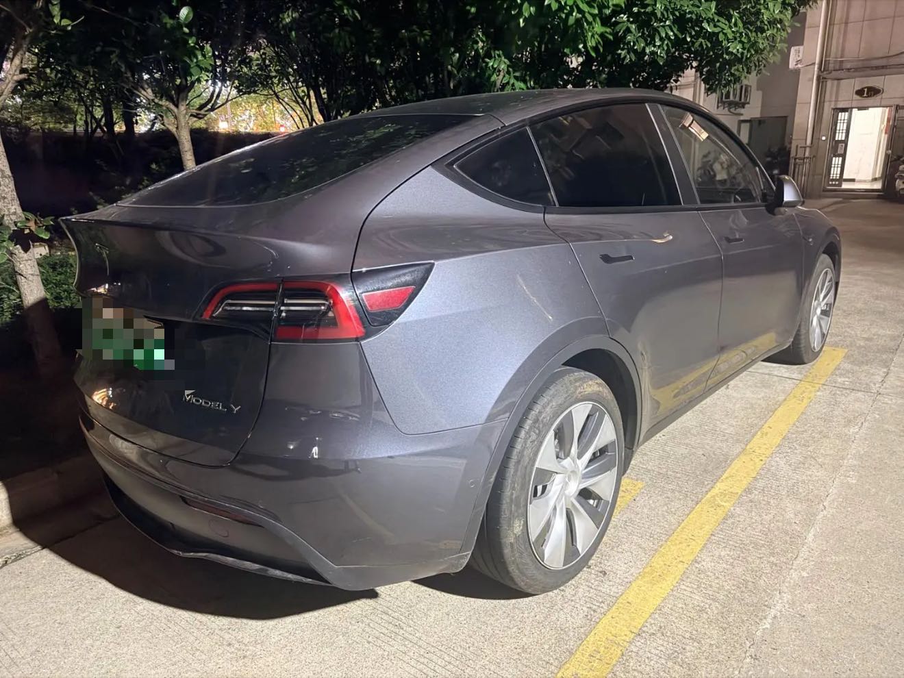 Tesla Model Y 2021 #8 Tesla Model Y 2021 car image #8