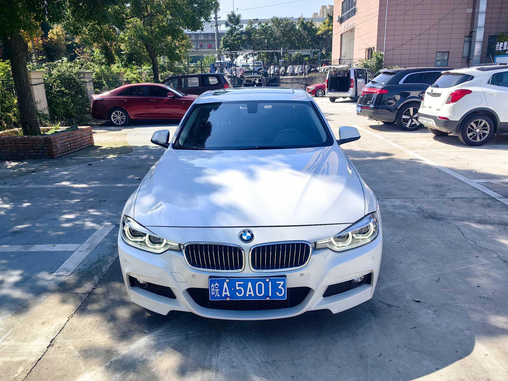 BMW 3 Series 2019 car image #2