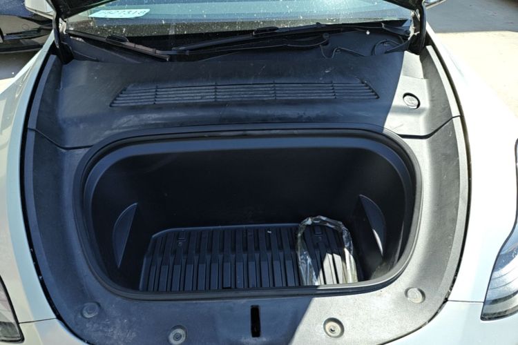 Tesla Model Y 2022 immagine di auto #20