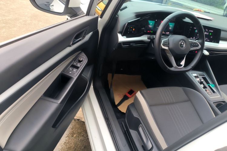 Volkswagen Golf 2022 car image #16