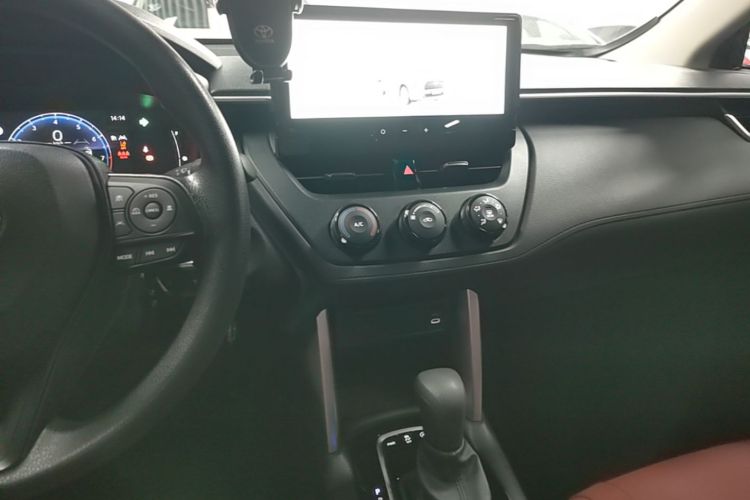 Toyota Corolla Cross 2024 immagine di auto #13