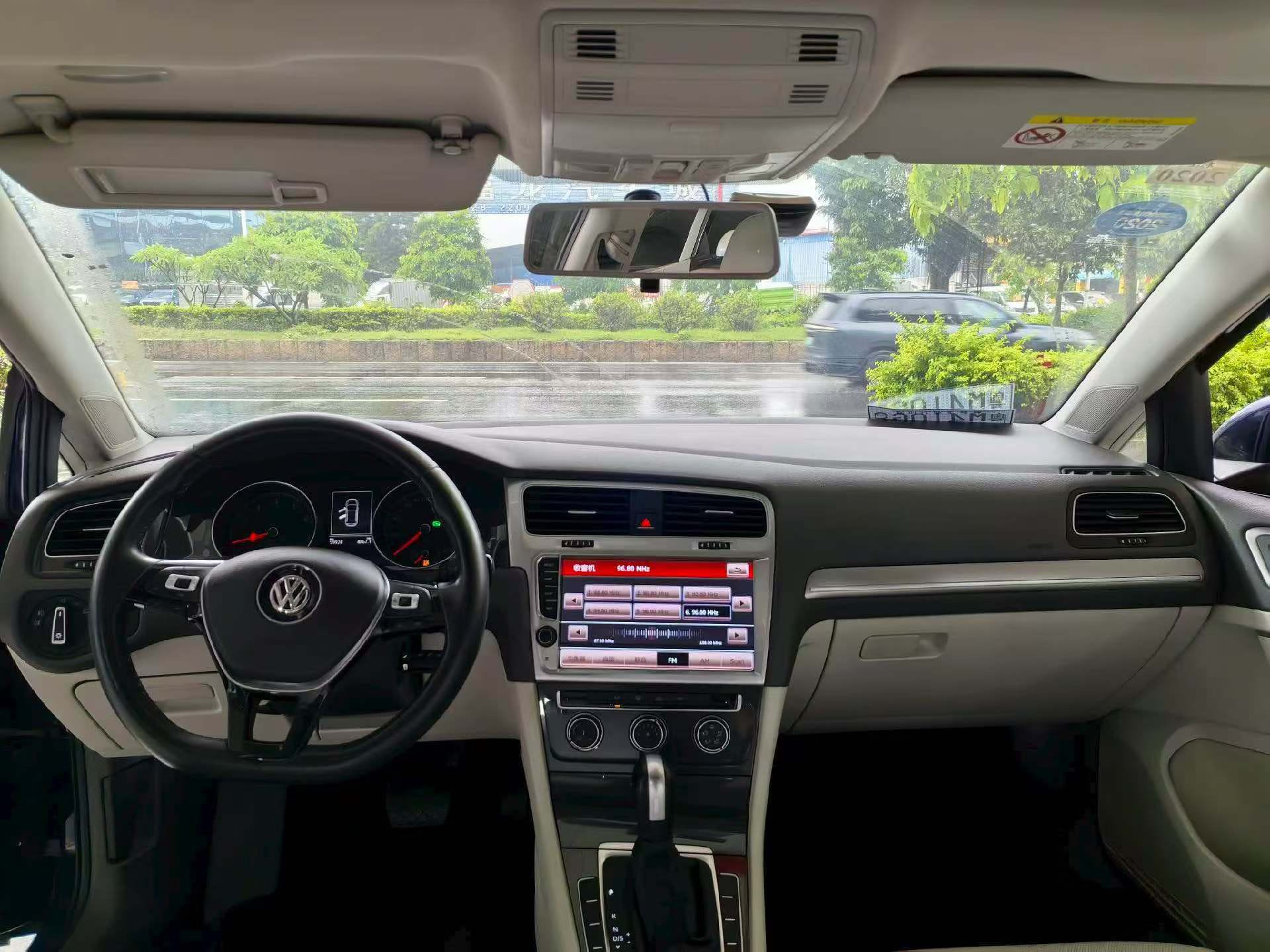 Volkswagen Golf 2018 car image #5
