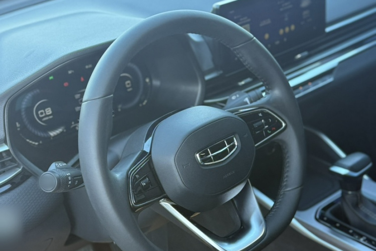 GEELY Emgrand 2021 car image #11