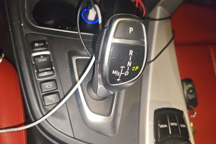 BMW 3 Series 2019 #16 BMW 3 Series 2019 car image #16