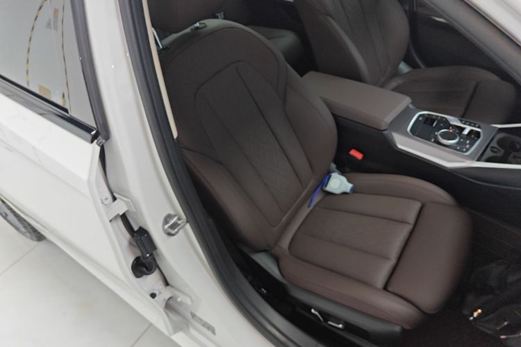BMW 3 Series 2025 #24 BMW 3 Series 2025 car image #24