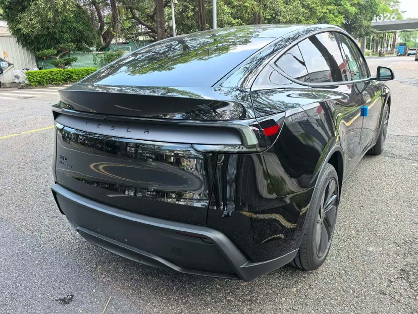 Tesla Model Y 2026 car image #7