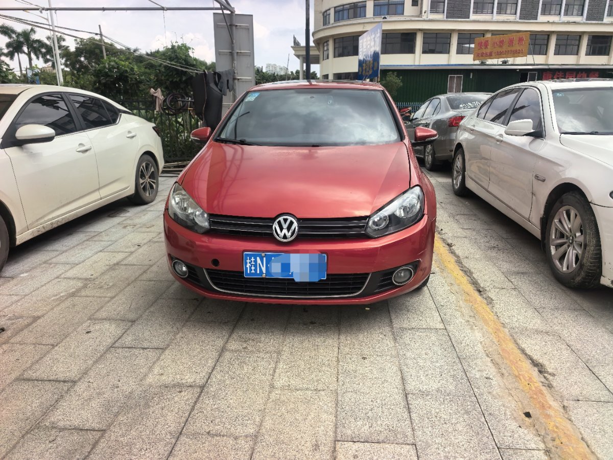Volkswagen Golf 2011 car image #2