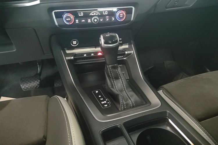Audi Q3 2021 #14 Audi Q3 2021 car image #14