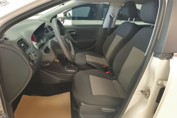 Volkswagen Polo 2016 car image #15