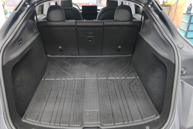 Tesla Model Y 2025 #19 Tesla Model Y 2025 car image #19