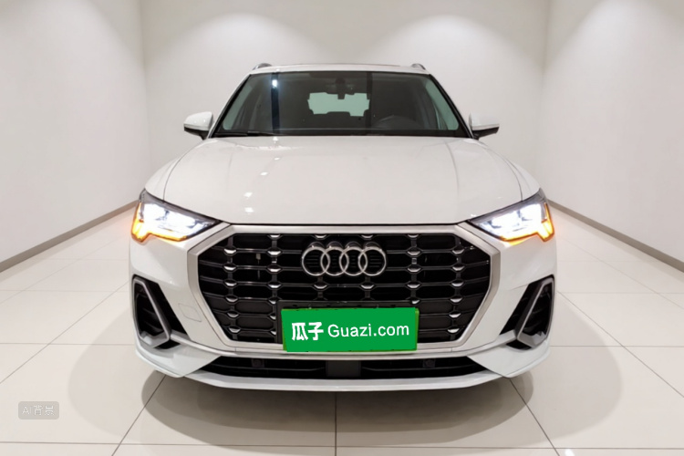 Audi Q3 2022 car image #3