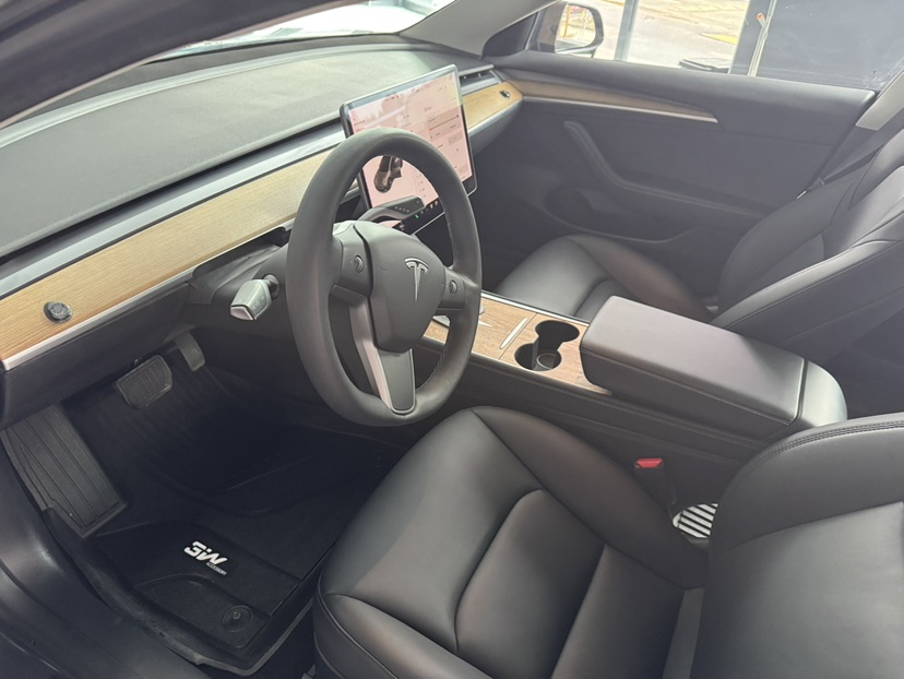 Tesla Model 3 2021 car image #2