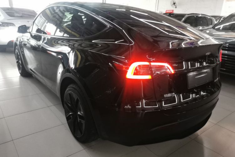 Tesla Model Y 2023 #5 Tesla Model Y 2023 car image #5