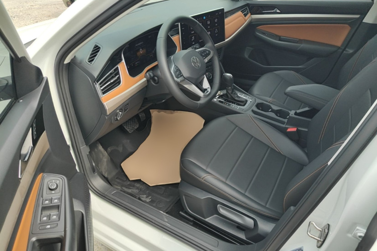 Volkswagen Bora 2024 car image #16