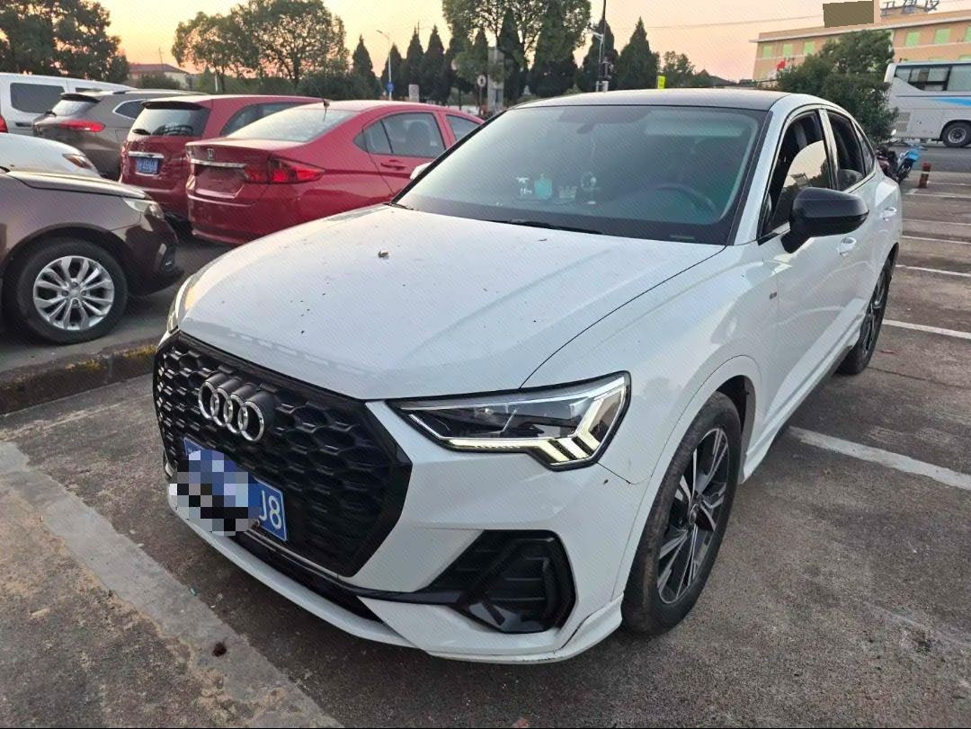 Audi Q3 Sportback 2022 Audi Q3 Sportback 2022 صورة سيارة