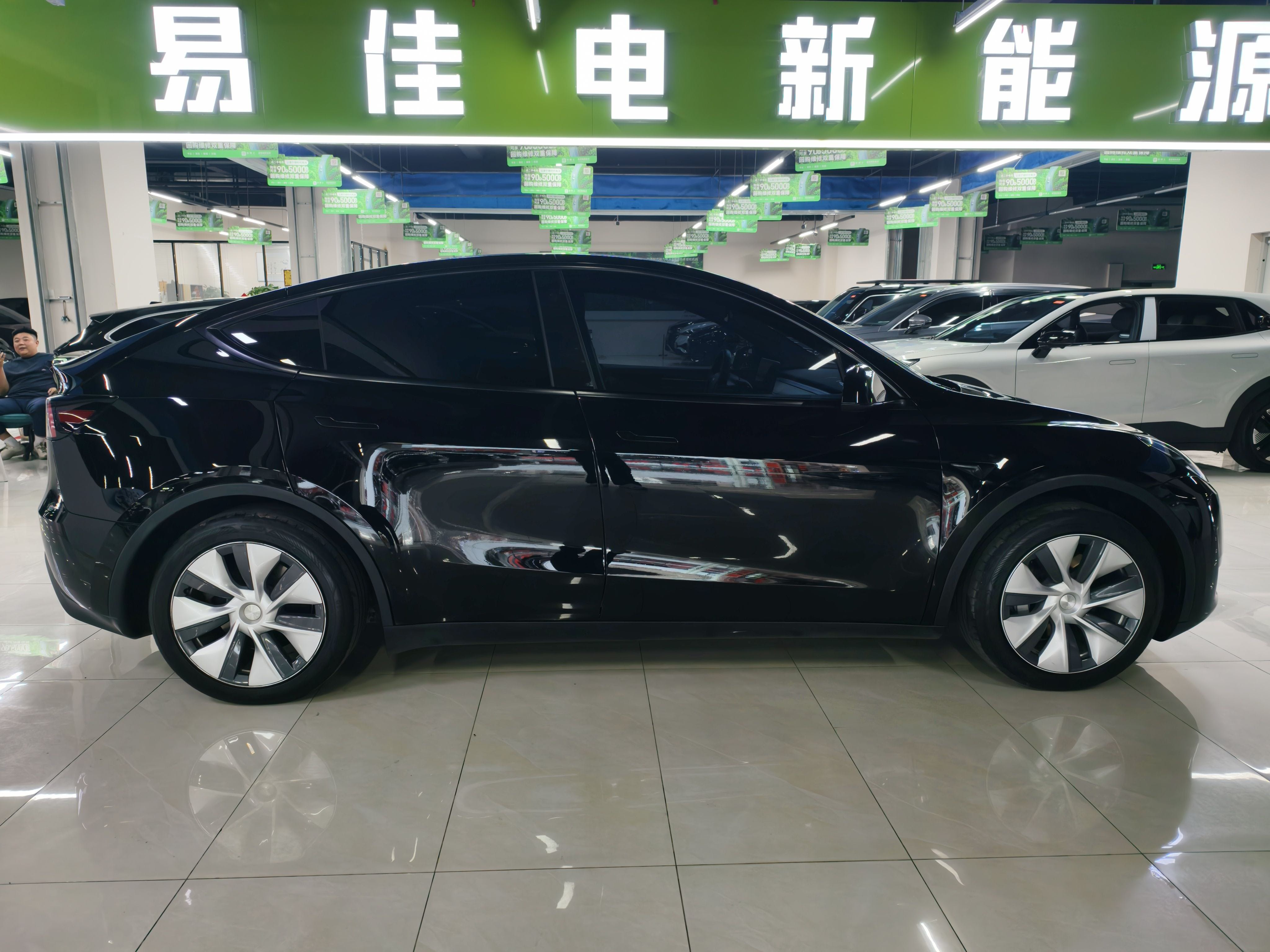 Tesla Model Y 2023 car image #8