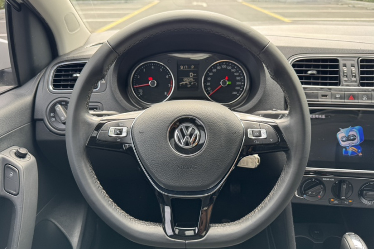 Volkswagen Polo 2018 car image #26