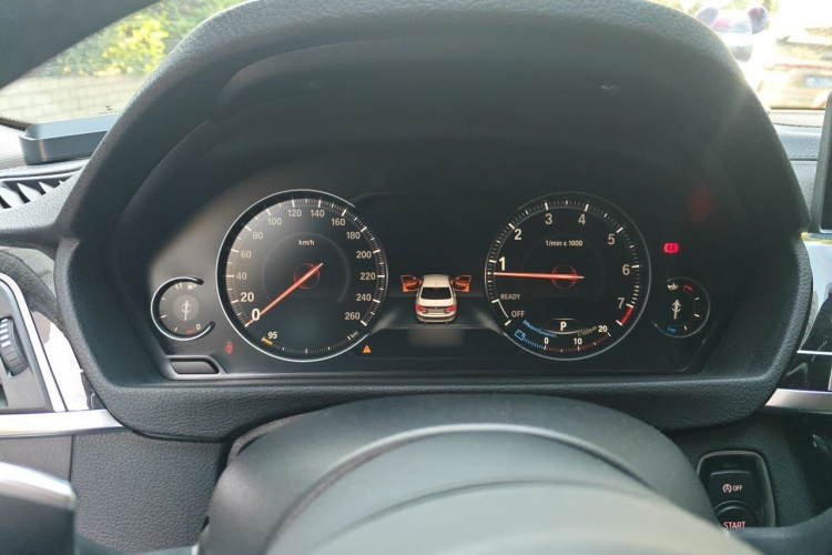 BMW 3 Series 2018 car image #16