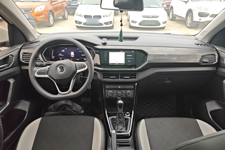 Volkswagen Tacqua 2020 immagine di auto #11