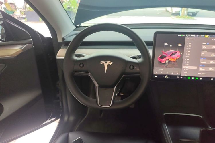 Tesla Model Y 2023 immagine di auto #11