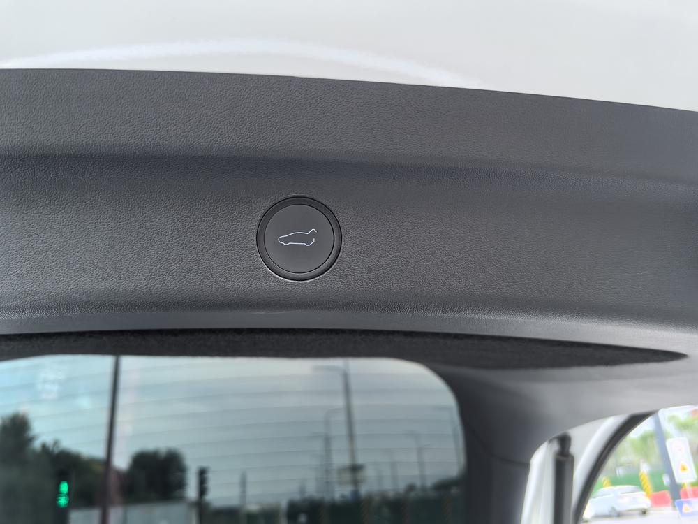 Tesla Model Y 2024 #10 Tesla Model Y 2024 car image #10