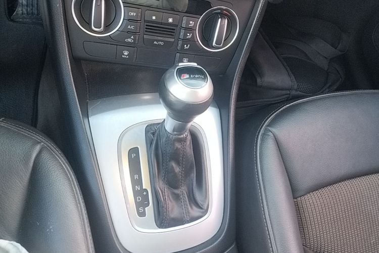 Audi Q3 2016 car image #14