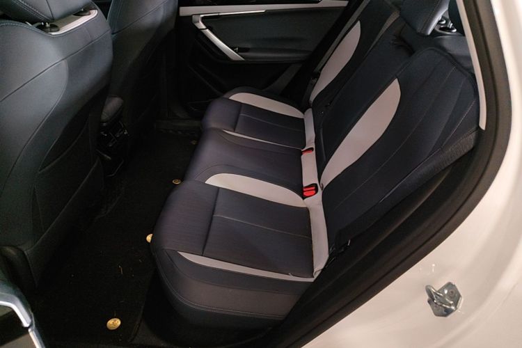 GEELY Boyue L 2024 car image #17