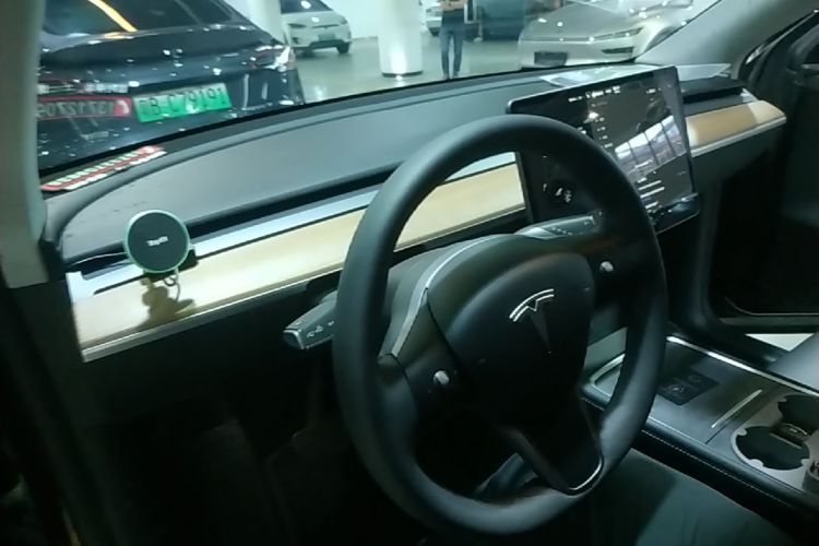 Tesla Model Y 2021 #10 Tesla Model Y 2021 car image #10