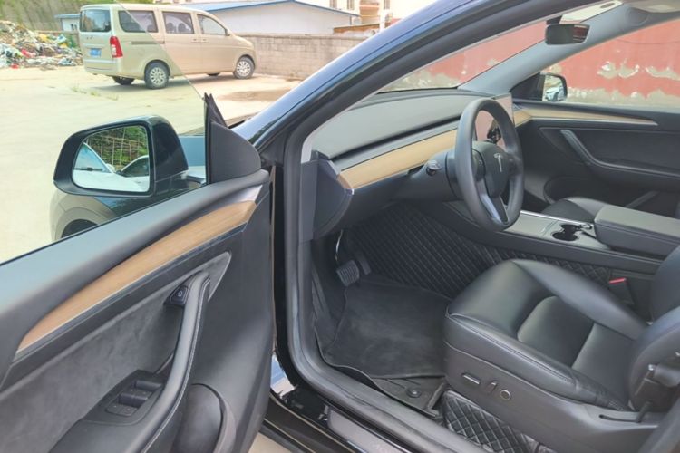 Tesla Model Y 2023 #16 Tesla Model Y 2023 car image #16