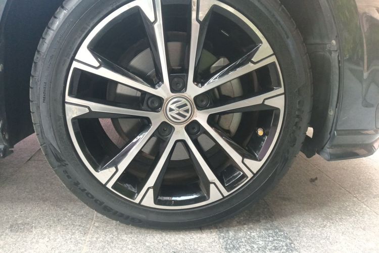 Volkswagen Golf 2018 car image #9