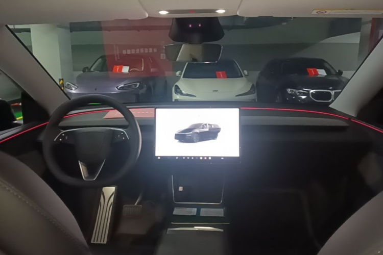 Tesla Model Y 2025 #11 Tesla Model Y 2025 car image #11
