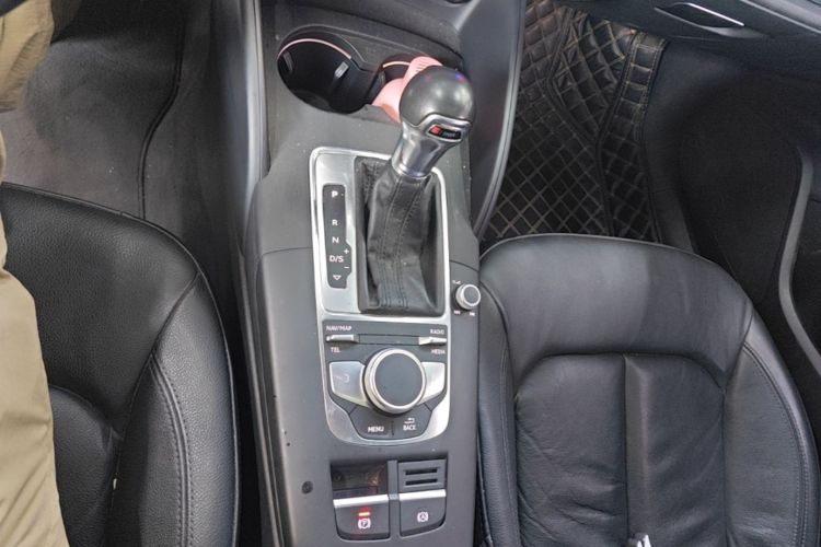 Audi A3 2018 car image #14