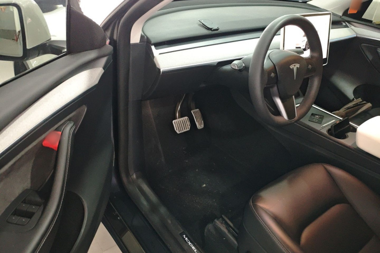 Tesla Model Y 2024 #16 Tesla Model Y 2024 car image #16